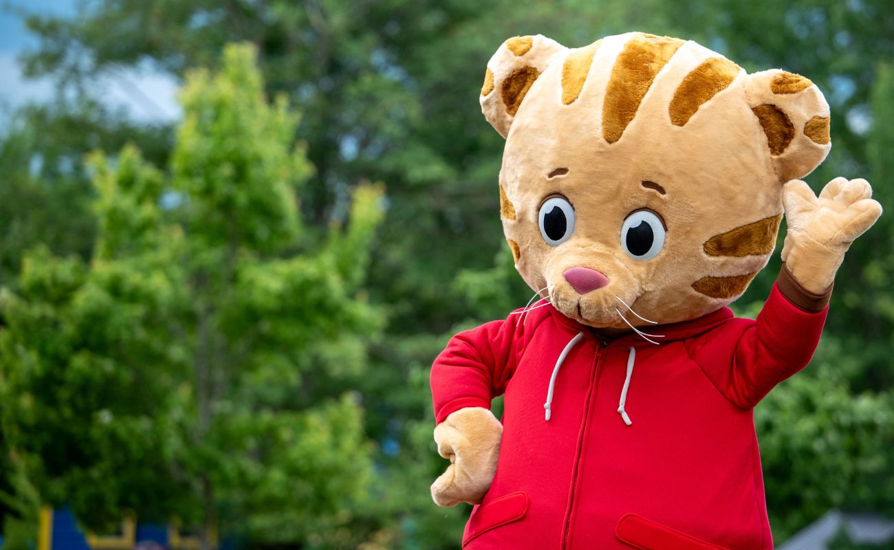 Daniel Tiger waving