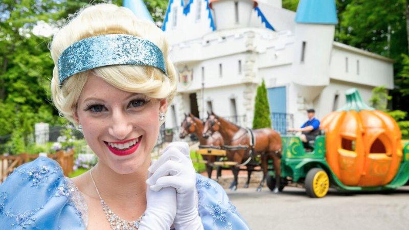 Princess in front of castle